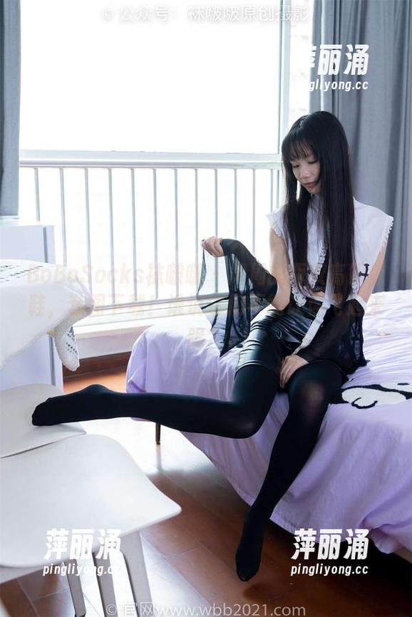 BoBoSocks袜啵啵-周周 BoBoSocks袜啵啵 - 周周的两双高跟凉鞋,套图下载!谁说它们不能让你飞起来呢?