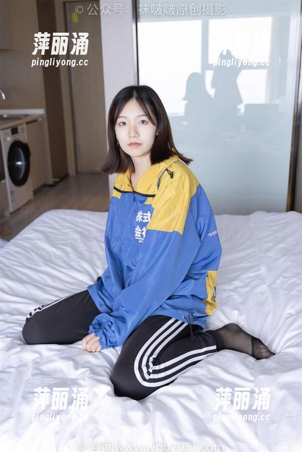 BoBoSocks袜啵啵-小甜豆 BoBoSocks袜啵啵 - 小甜豆的私密一角:白色蕾丝袜的图集冒险记