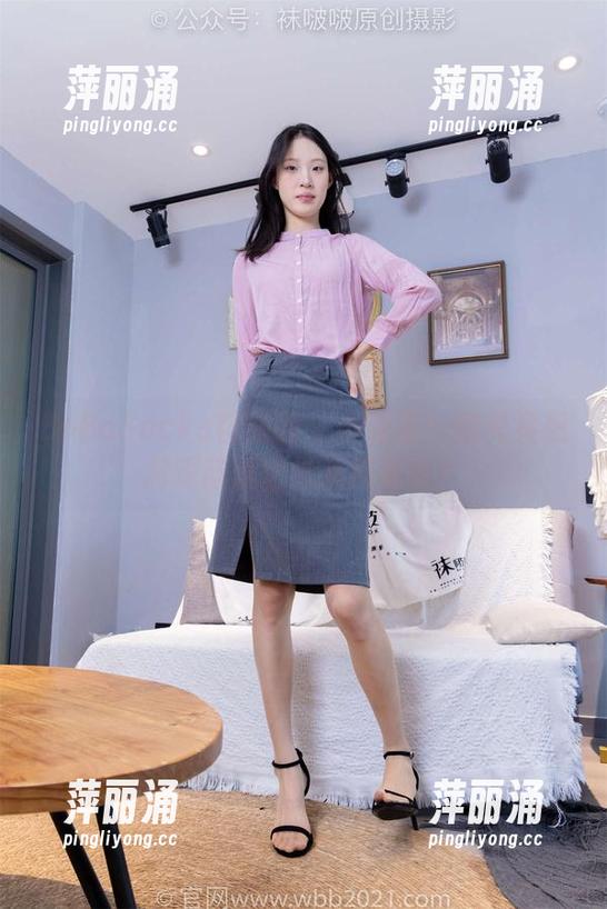 BoBoSocks袜啵啵-小甜豆 BoBoSocks袜啵啵 - 小甜豆:你究竟想用深蓝丝壁纸来掩盖啥?