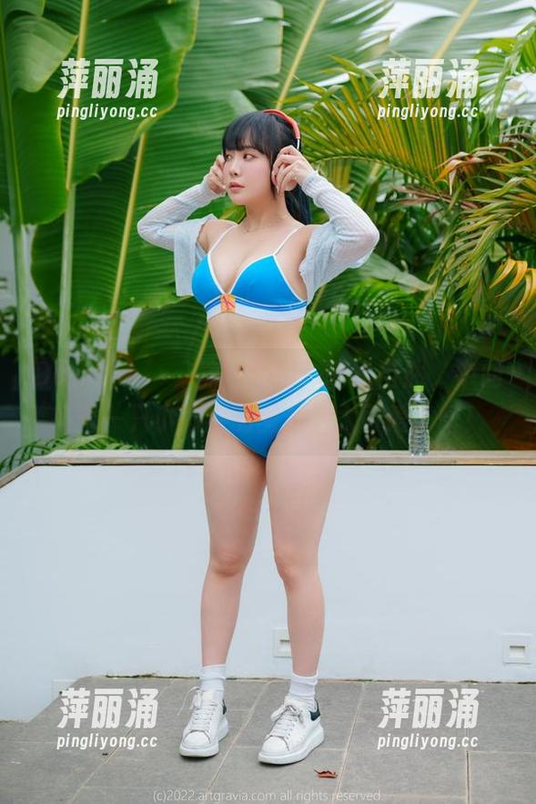 Dami(퀸다미)妹妹私拍，轻松自然，中间夹着一只小狗狗的图片，太可爱了吧！