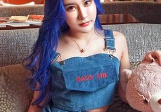 Feilin嗲囡囡 – 欣欣Rubybaby精选：发现“裤里丝”的玄机，瞧，似乎有那么一点点不寻常的韵味。