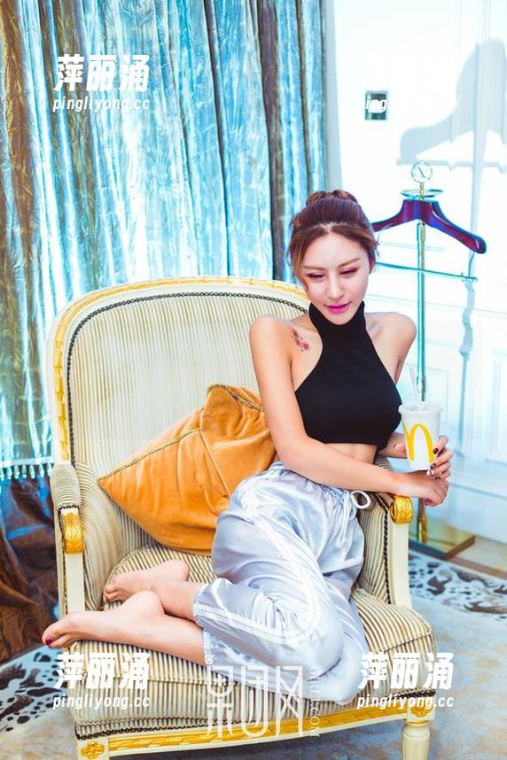 GIRLT果团网-王语纯 GIRLT果团网 - 双马尾私拍,王语纯的一系列图片直接俘虏我的心,有那么点迷了。