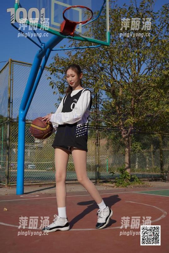 IESS异思趣向-小婕 IESS异思趣向 - 小婕的私房写真:“薄如蝉翼”,一阵风都能把她吹走吧?