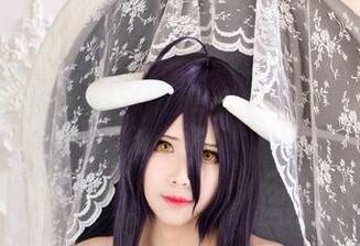 给KaYa萱的私房游泳池加点色，阿尔托莉雅偏偏游上来了，这场面真是让人意外！