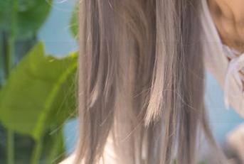 Luisa_零纱的瑜伽姿势让我思考，她是怎么做到的？这才是专业？