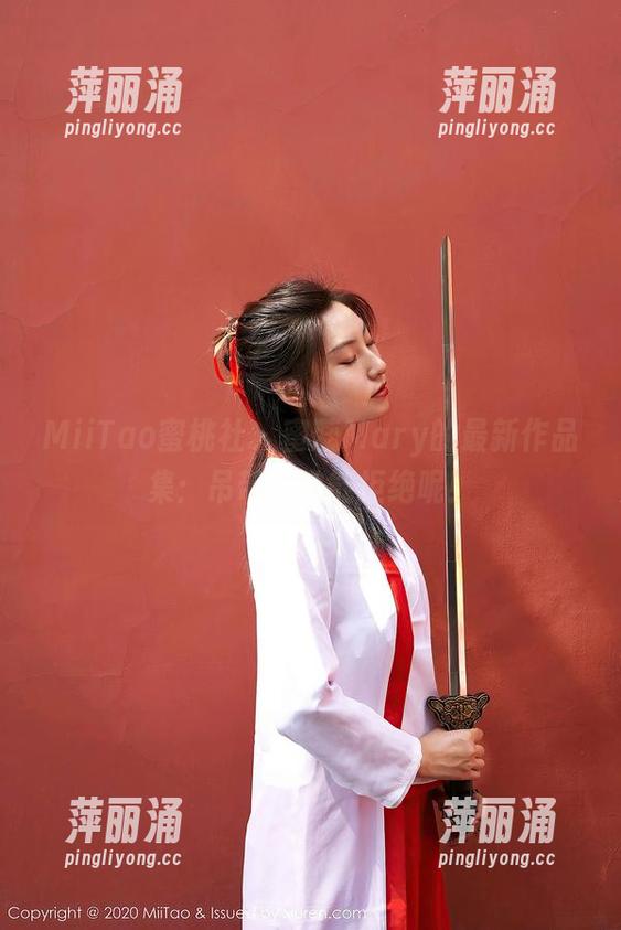MiiTao蜜桃社-蜜蕊Mary MiiTao蜜桃社 - 蜜蕊Mary的最新作品集:吊带?谁能拒绝呢!