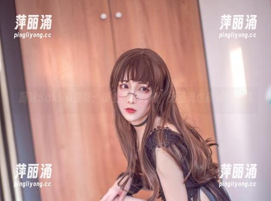 Sakiiii翎柒 厨娘Sakiiii翎柒:披上围裙的她,无圣光也能美得出奇