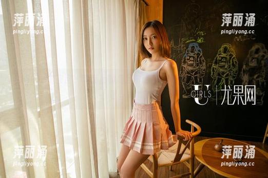 UGirls尤果网-李易童 UGirls尤果网 - 李易童的美足出现在原图里,恍惚间感觉我也要当模特了!
