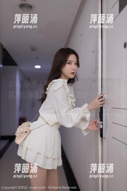 Xiuren秀人网-FoxYini孟狐狸 Xiuren秀人网 - 最新图包,FoxYini孟狐狸的校服风,既正经又微妙…难以抗拒的吸引力!