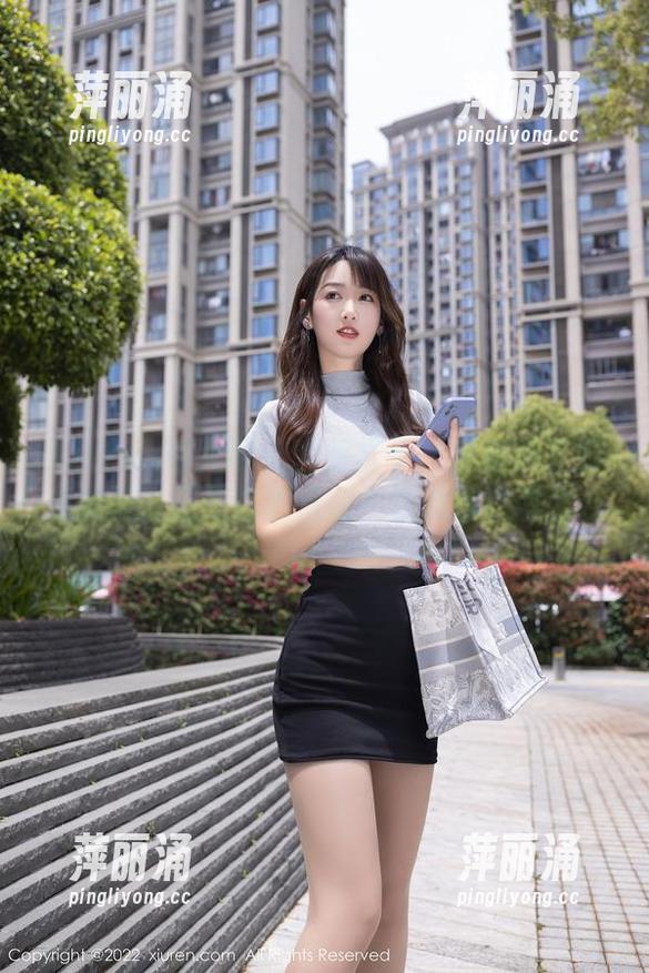 Xiuren秀人网-夏旖诺 Xiuren秀人网 - 套图显示:夏旖诺下厨是做饭,还是在拍美照?果然难以两全。