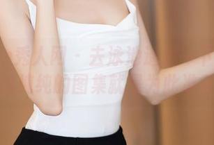 Xiuren秀人网 – 去泳池遥想一下无圣光！小兔纯纯的图集就是为此准备的！