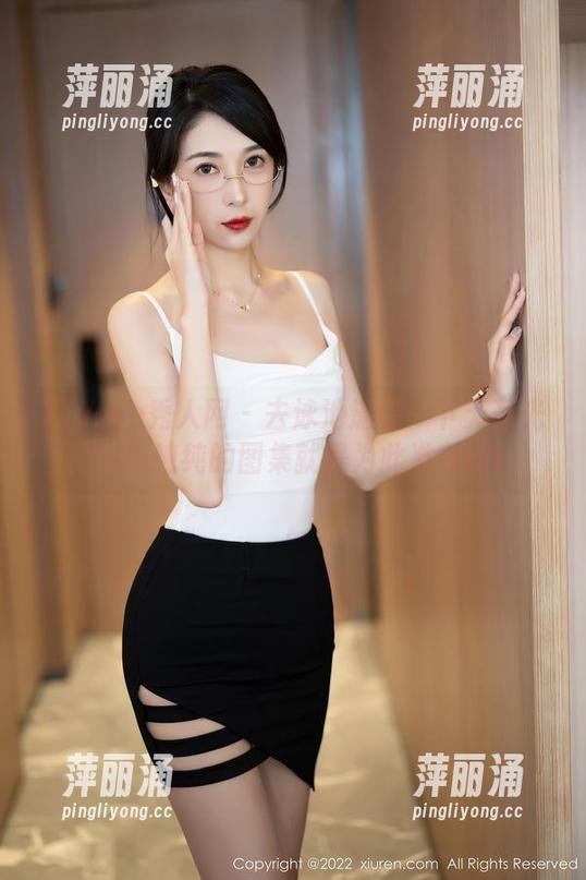 Xiuren秀人网-小兔纯纯 Xiuren秀人网 - 去泳池遥想一下无圣光!小兔纯纯的图集就是为此准备的!