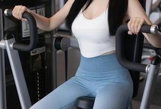 Xiuren秀人网 – 林悠悠的裸足合集：与草地的亲密接触