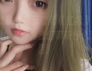 eloise软软的新玩意儿《红裙》写真集，快来看看她又要为我们带来什么新奇的东西！