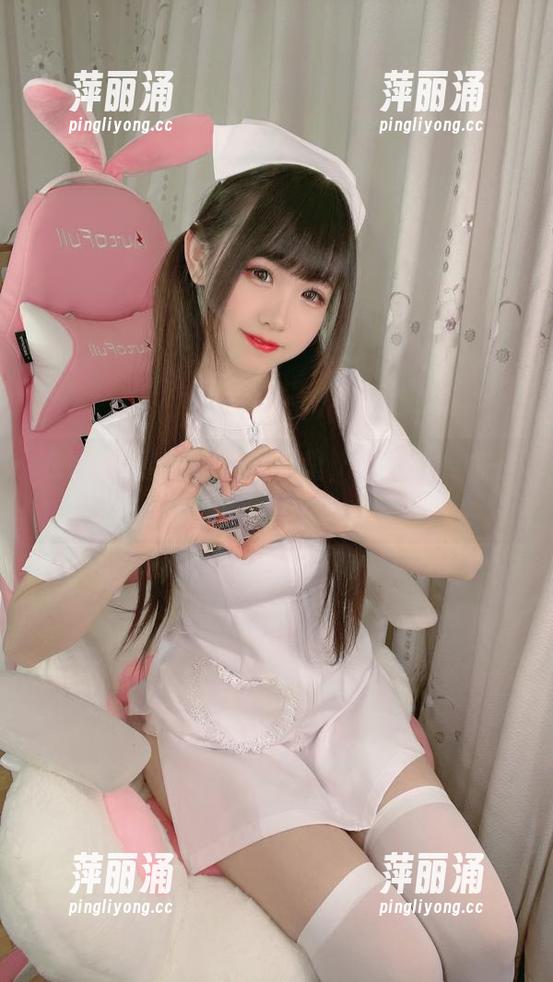 miko酱吖 在Miko酱的甜心写真里,谁不想变成一个小透明?