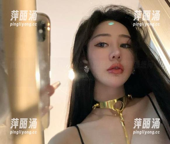 微密圈 - 不爱笑的赛琳的职业装，免费资源想问：只适合办公室还是可以约会？