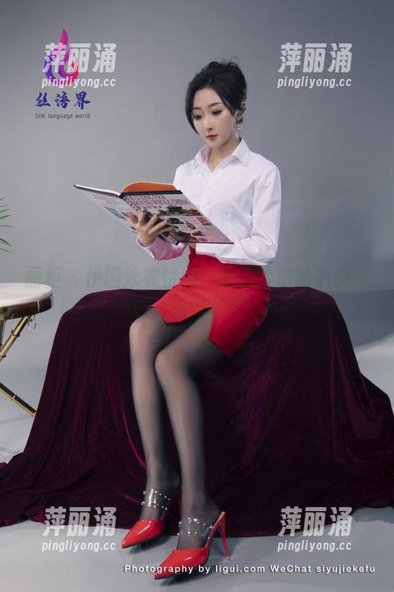 丽柜-伊园 丽柜 - 伊园泳衣特辑:快来给你的手机添点色,免费下载中!