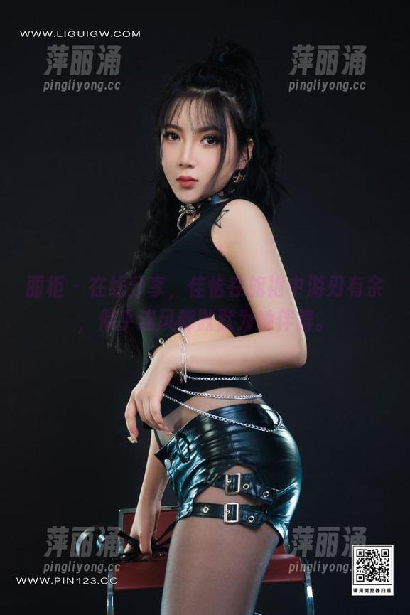 丽柜-佳怡 丽柜 - 在线分享,佳怡在旗袍中游刃有余,似乎连风都默默为她伴舞。