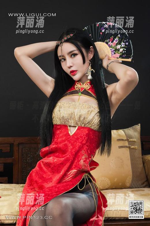 丽柜-小爽 丽柜 - 高清展示,小爽的“秘密”——是不是她的衣服也太好看了?