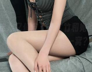 丽柜 – 走心又俏皮，王欣竹和她的网袜写真，居然想让我买一窝？