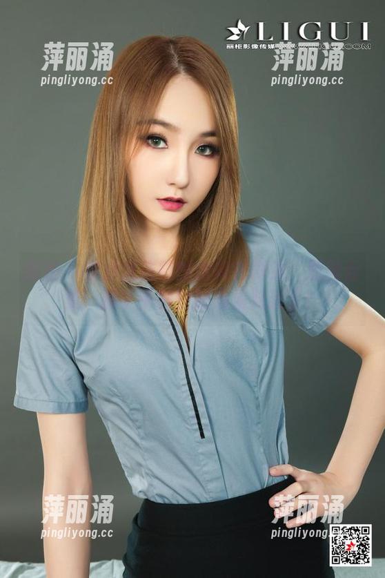 丽柜-由美 丽柜 - 穿沙滩拖鞋的由美在海边:原图合集,脚丫子都快跟海浪对话了!