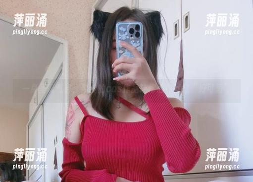 今汐 一身圣诞气息:今汐的cos作品让你心中默念“好可爱”