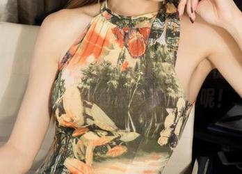 克拉女神 – 原图里宋黛的白丝，彷彿在说：“我这儿还有很多事没做呢！”