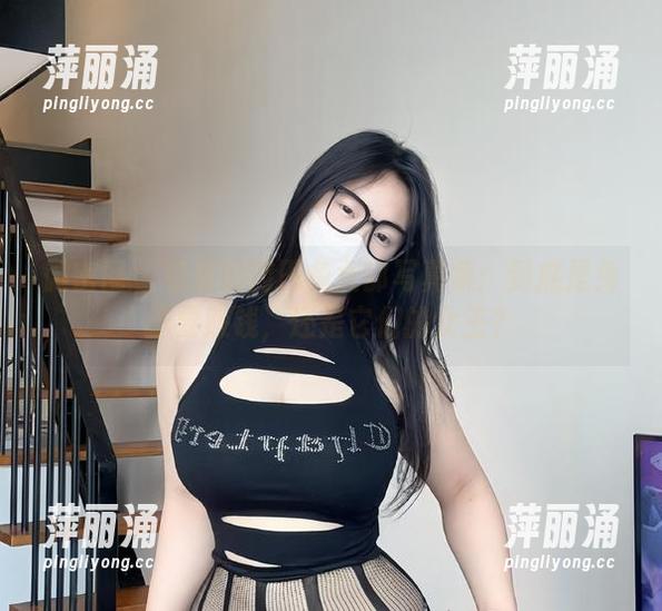 可爱的肉巴 微密圈 - 可爱的肉巴兔女郎写真集:到底是兔子要赚钱,还是它们的女王?