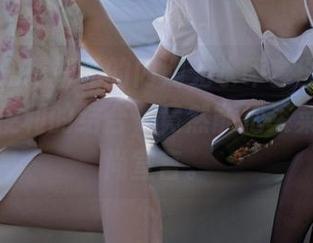 微密圈 – 周妍希的内购无水印套图来了，优雅与便利的结合，竟然能把买菜变成时尚宣言。