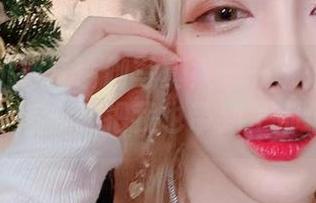 啾小妍的神奇瑜伽写真集——瞧她那松弛的神情，怎么就把我也带到了那个节奏里