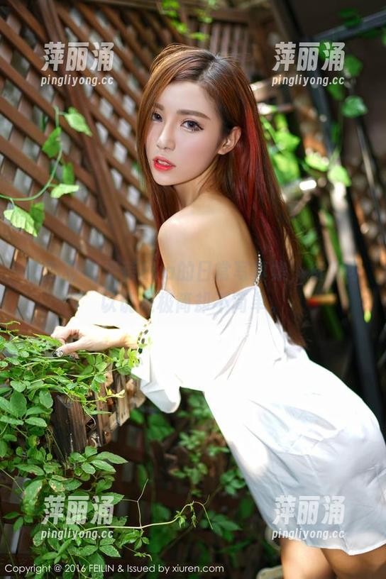 嗲囡囡-伊蓓Eva 嗲囡囡 - 伊蓓Eva的日常写真集,资源可以说是极简却不简单。