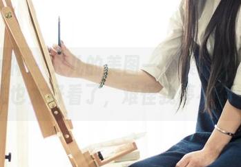 头条女神 – 火儿的美图一图集：这睡衣的样式也太好看了，难怪我停不下来。