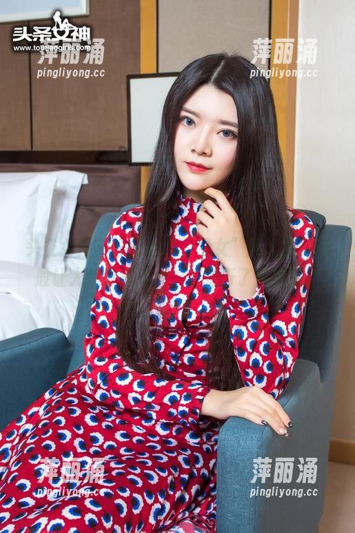 头条女神 - 白一晗的“修女”风，就是这般让人难以抗拒，原图打开了新视野。