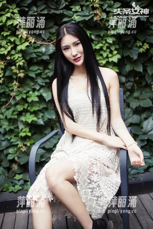 头条女神 - 钟晴的毛衣写真，一秒直接带我回到大学的冬天，我是在说怀旧吗？
