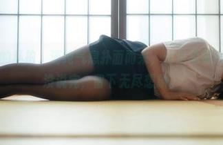 一张奶桃桃的私拍，清纯气息扑面而来，但是总觉得有什么东西没说完，留下无尽想象。