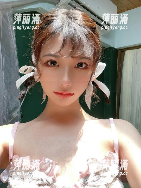微密圈 - 妮是老虎的沙发写真：坐上去会不会咕噜咕噜？