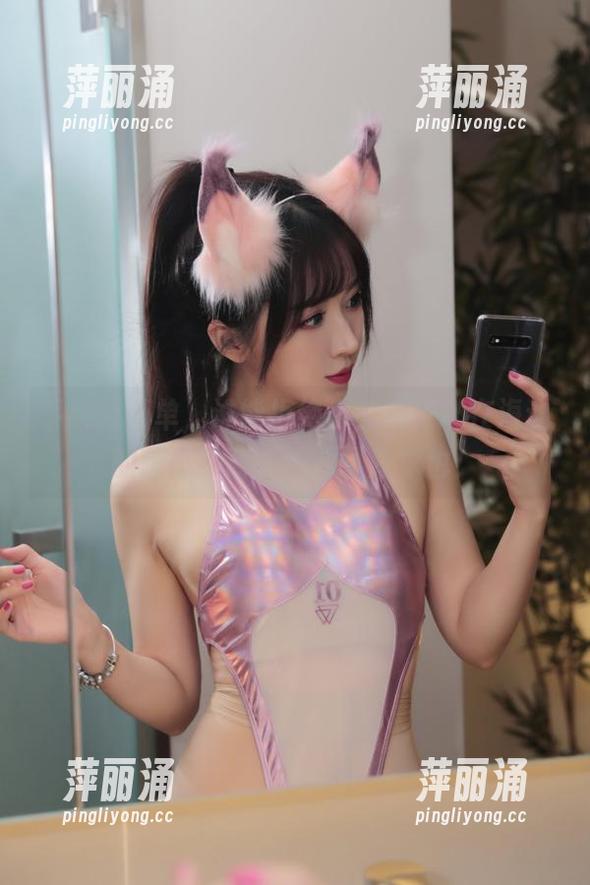 小女巫露娜 下载很简单,谁能拒绝小女巫露娜在海边的萌态?高清还原猛烈求也!