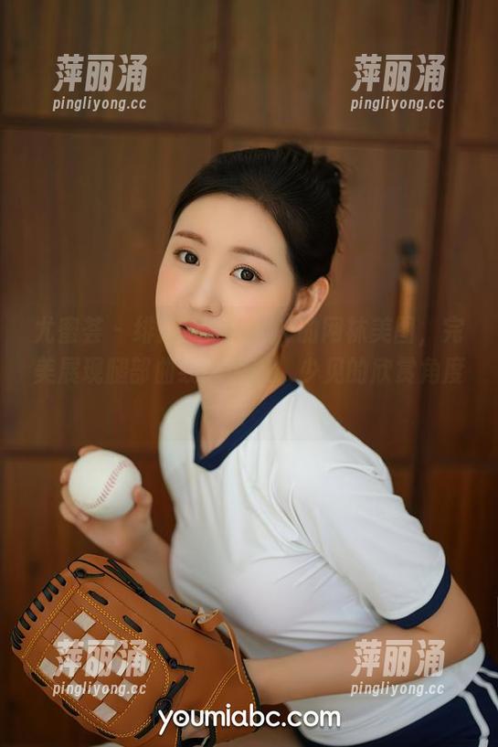 尤蜜荟 - 绯月樱Cherry的网袜美图，完美展现腿部曲线的诱惑，少见的欣赏角度！