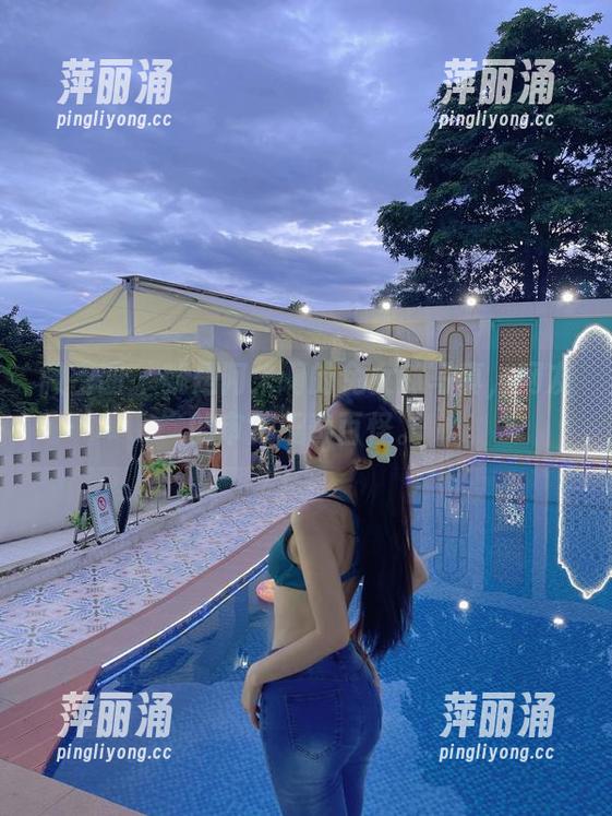 微密圈 - 就是阿朱啊的兔女郎写真，网友的审美千奇百怪。