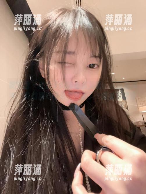 左公子666 微密圈 - 左公子666私房美图:在御姐风中,我的腰好像也变苗条了…难道是错觉?