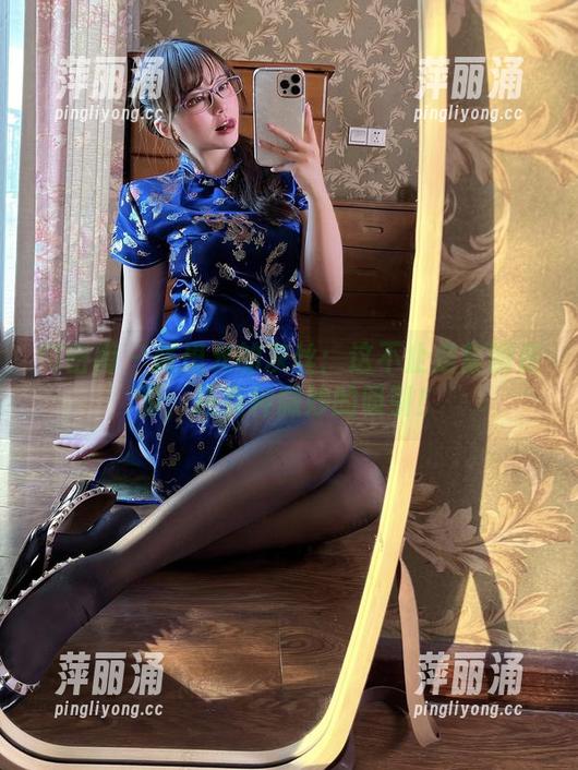 微密圈 - 张思允的灰丝：这不止是套图资源，还有种微妙的吸引！