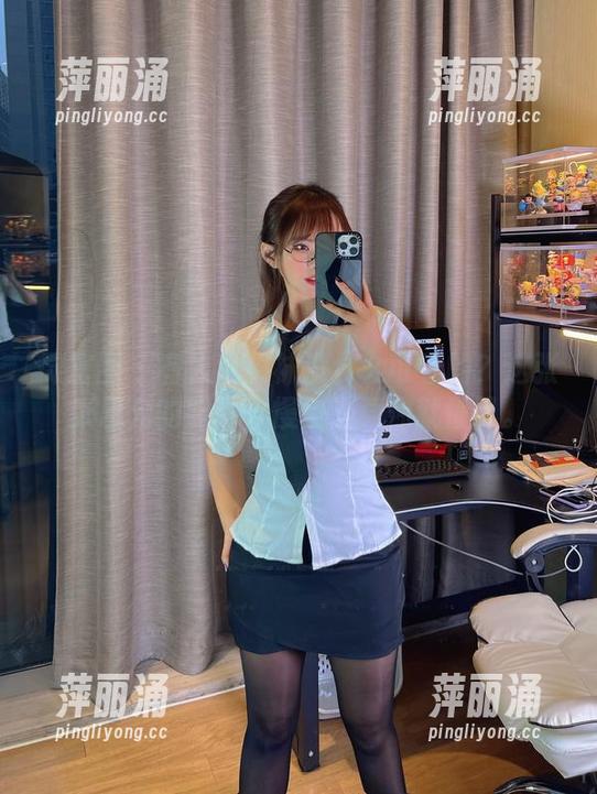张思允 微密圈 - 有人说棉袜没什么可看的?这张张思允的照片,慢慢下载你就懂了。