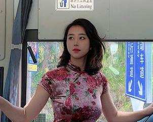 微密圈 – 摆脱沉闷，张老师泳池里的私拍资源大冒险