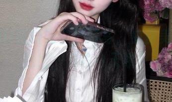怡子yiii在樱花中做特写，免费美图在线送出，只有今天哦！
