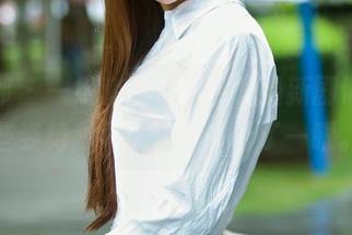 推女郎 – 一组套图，吻熙的最新剧情，某些姿势我承认让我多看了一眼。