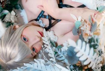夏洛特修女写真合集，为什么“是三不是世w”总能把严肃变得那么逗趣？