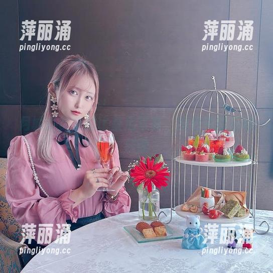 月城委员会 月城委员会的比基尼写真,图包中的玩味解读