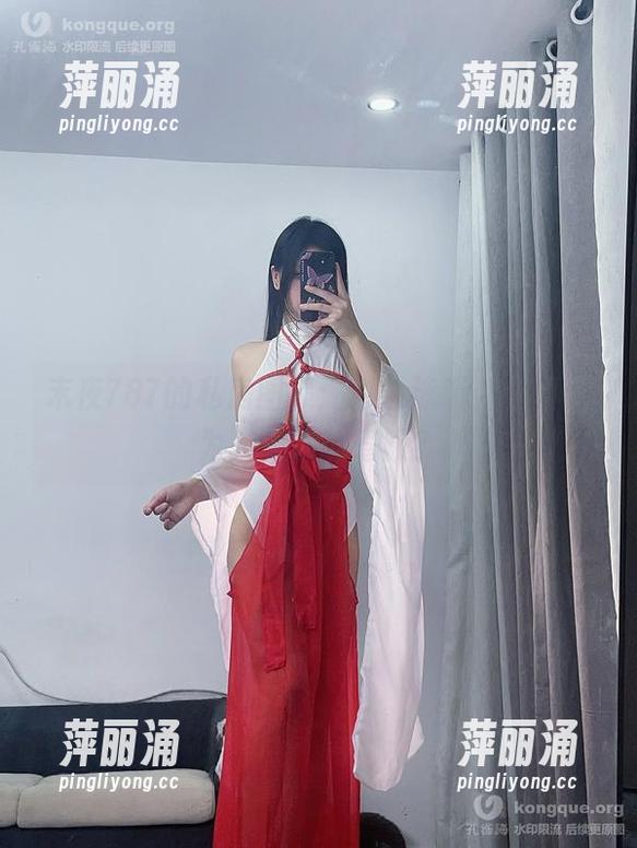 末夜787 末夜787的私房图集:白色泳装,你真以为人人都能驾驭?