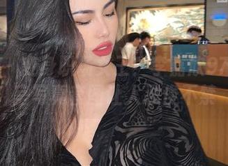 微密圈 – 变身职场女王！李嘉欣97的办公室写真套图让人忍俊不禁