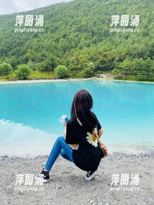 微密圈 - 制服控的福利，林子喵Lynne的精选写真，看得我都想回家写作业了！